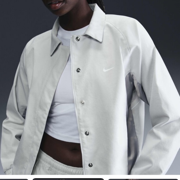 Nike Sportswear Women's Woven Light Grey Oversized Rain/Wind Jacket Size S - Picture 1 of 11
